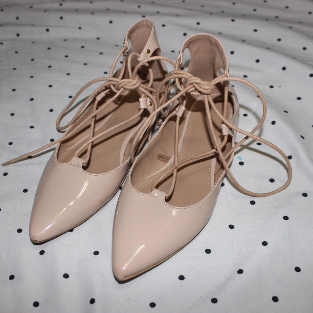 NUDE POINTED TOE FLATS W/ LACEUP STRING